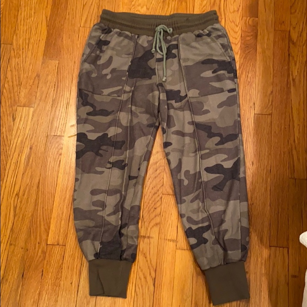 Arrive camo sweatpants